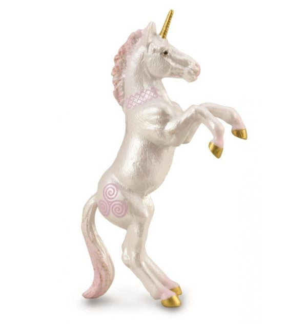In the Middle Ages and Renaissance, it was commonly described as an extremely wild woodland creature, a symbol of purity and grace.