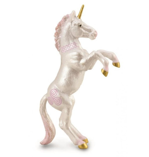 In the Middle Ages and Renaissance, it was commonly described as an extremely wild woodland creature, a symbol of purity and grace.