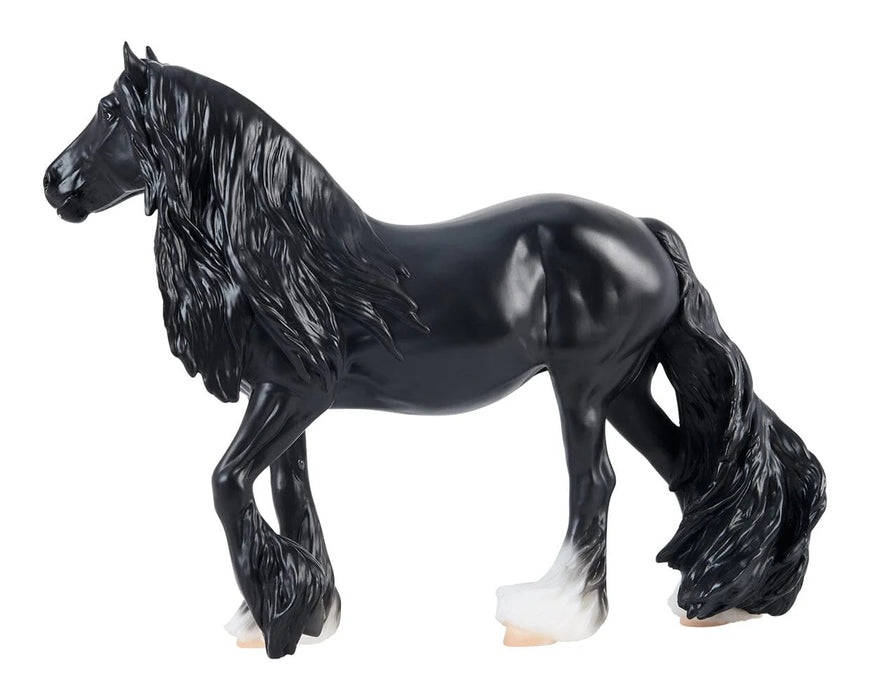 Breyer Traditional GG Kiss Me Kate - Champion Gypsy Vanner #10717