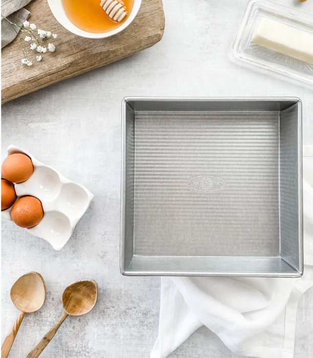 USA Pan 9" Square Non-Stick Aluminum Cake Pan with Lid #1130BWLD-ST-1