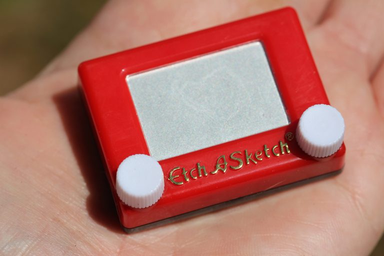 World's Smallest Etch A Sketch Drawing Toy